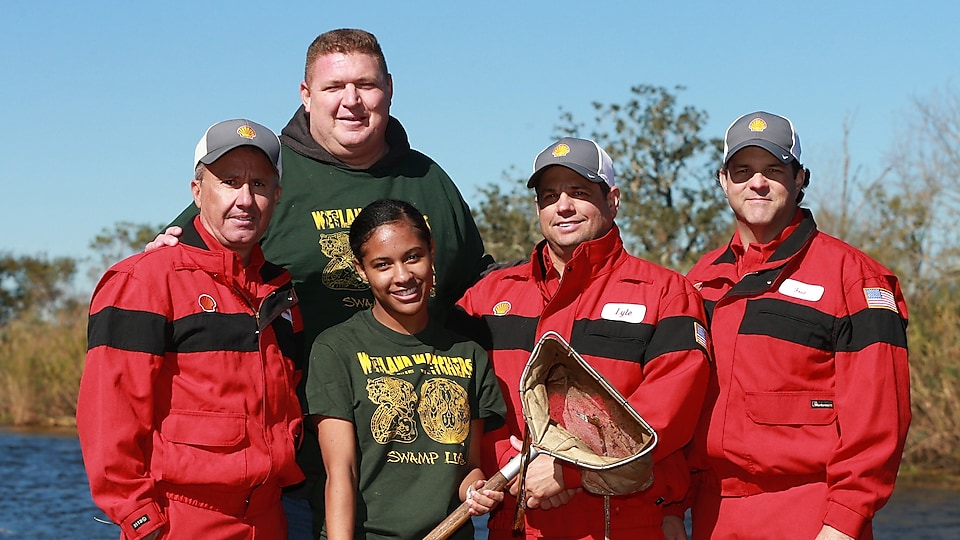 Shell Norco volunteers assist the Wetland Watchers program.