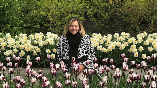 woman posing in a tulip field