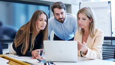 Shell Data Scientists Discussing Projects