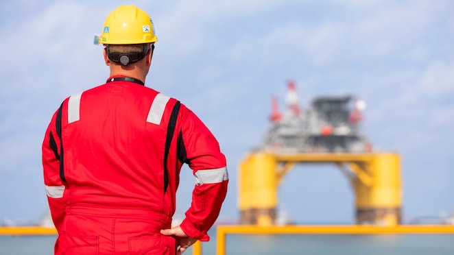 Whale platform leaving Singapore
