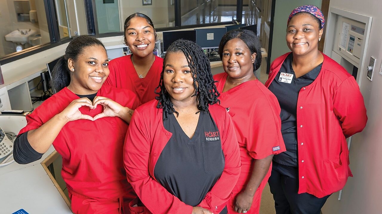 Caption: 2023 Shell LiveWIRE graduate Marsharae Cage (center) with her students at HEART Academy. Students from left to right are: (need to check order of names) Amber Sharp, Deniyah Robinson, Melanie Rowe and instructor Sharamee Skipper.