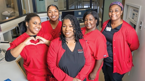 Caption: 2023 Shell LiveWIRE graduate Marsharae Cage (center) with her students at HEART Academy. Students from left to right are: (need to check order of names) Amber Sharp, Deniyah Robinson, Melanie Rowe and instructor Sharamee Skipper.