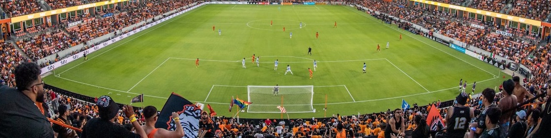 Shell Energy is lighting every soccer match at Shell Energy Stadium with 100% renewable electricity.1 We’re working with Dash and Dynamo as they make their home game – and the beautiful game – lower carbon.