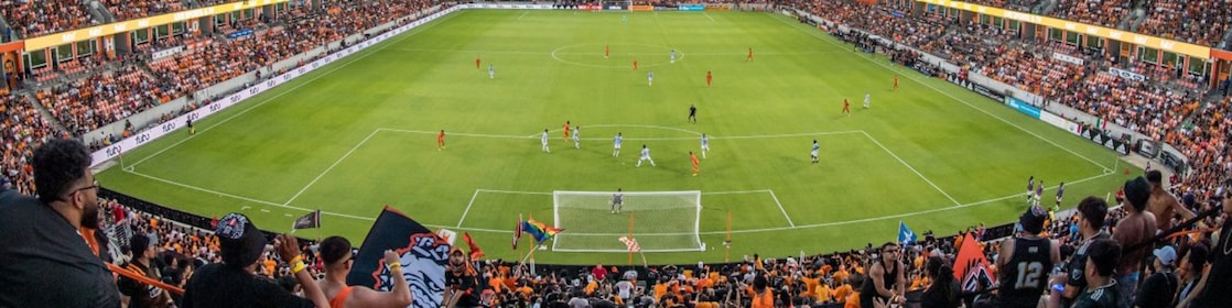 Shell Energy is lighting every soccer match at Shell Energy Stadium with 100% renewable electricity.1 We’re working with Dash and Dynamo as they make their home game – and the beautiful game – lower carbon.