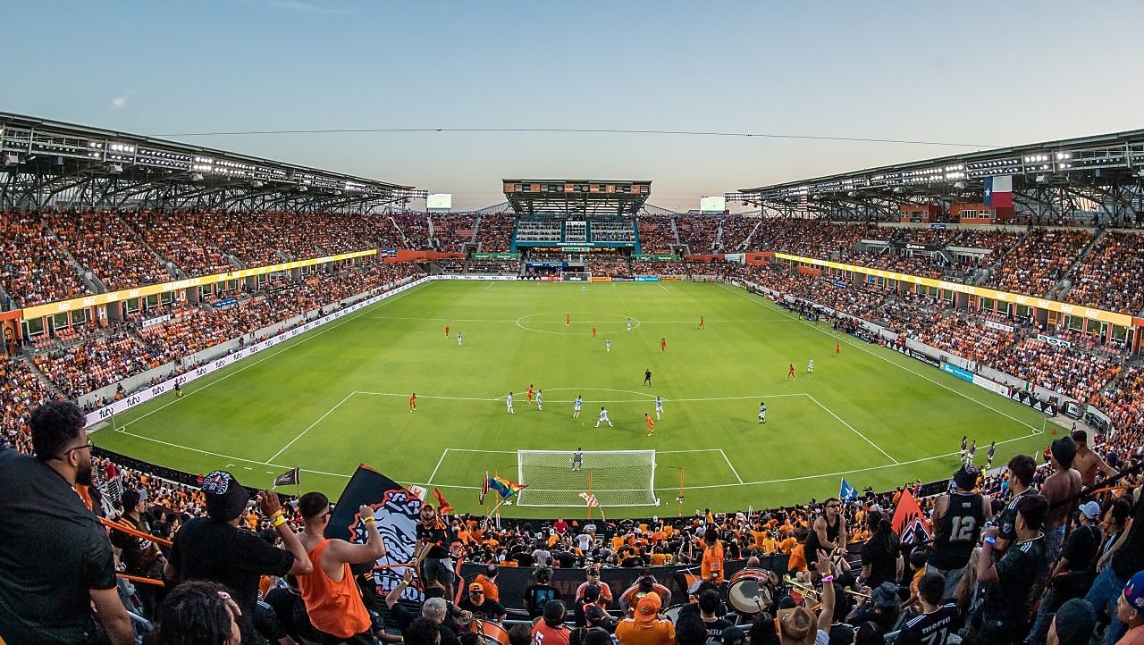 Shell Energy is lighting every soccer match at Shell Energy Stadium with 100% renewable electricity.1 We’re working with Dash and Dynamo as they make their home game – and the beautiful game – lower carbon.