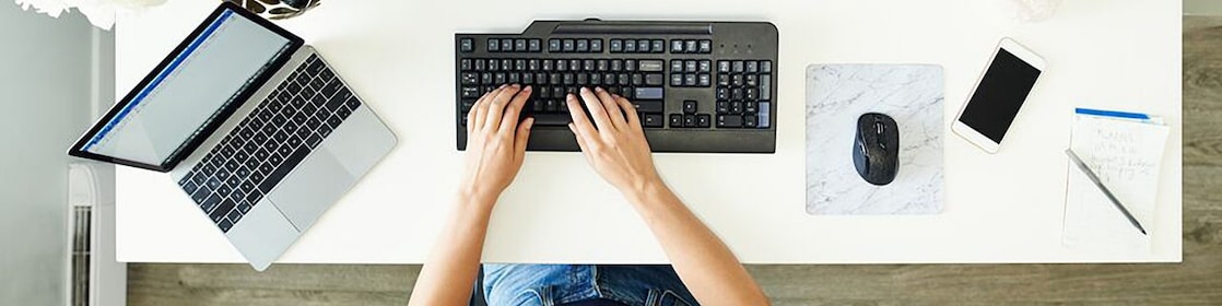 woman working on the laptop