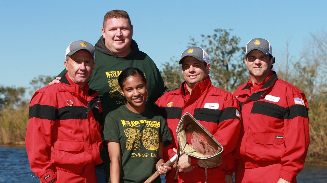 Shell Norco volunteers assist the Wetland Watchers program.