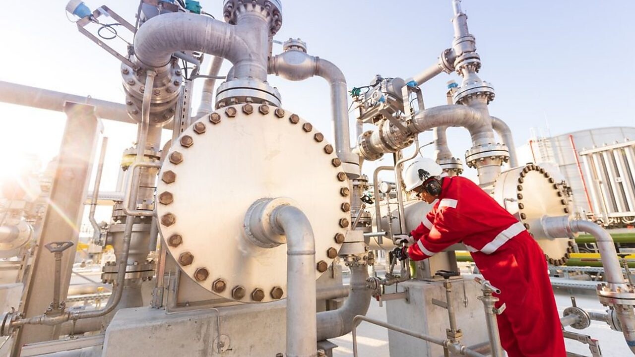 Shell plans to construct, own, and operate its first renewable compressed natural gas (R-CNG) fueling site in the US at Shell’s products distribution complex in Carson, California.  The R-CNG will come from Shell’s portfolio of anaerobic digestion projects, including Shell New Energies Junction City, Shell Downstream Galloway and Shell Downstream Bovarius.