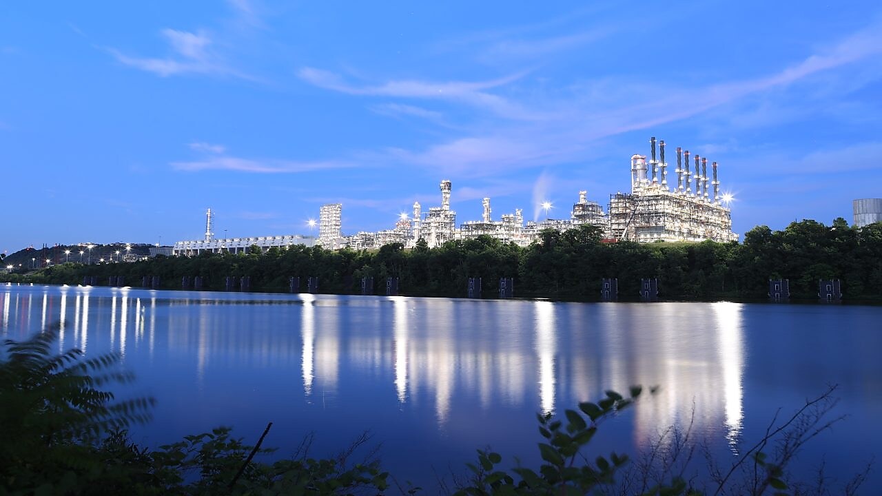 View of Shell Polymers Monaca’s ECU (ethane cracking unit) from across the Ohio River