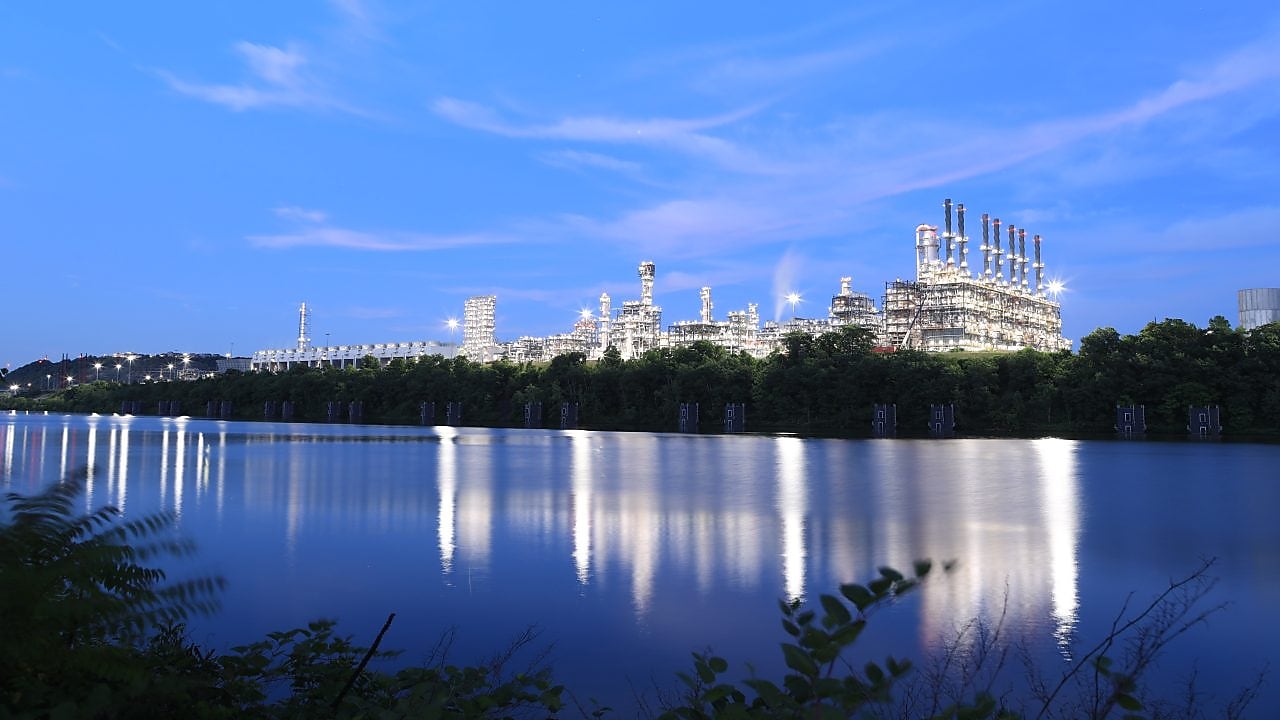 View of Shell Polymers Monaca’s ECU (ethane cracking unit) from across the Ohio River