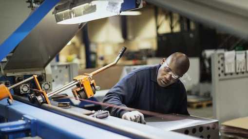 A Shell expert precisely draws a line before using machinery.