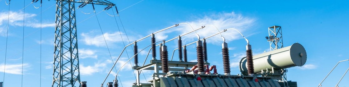 Pylon with a Transformer and the Shell Diala logo over it