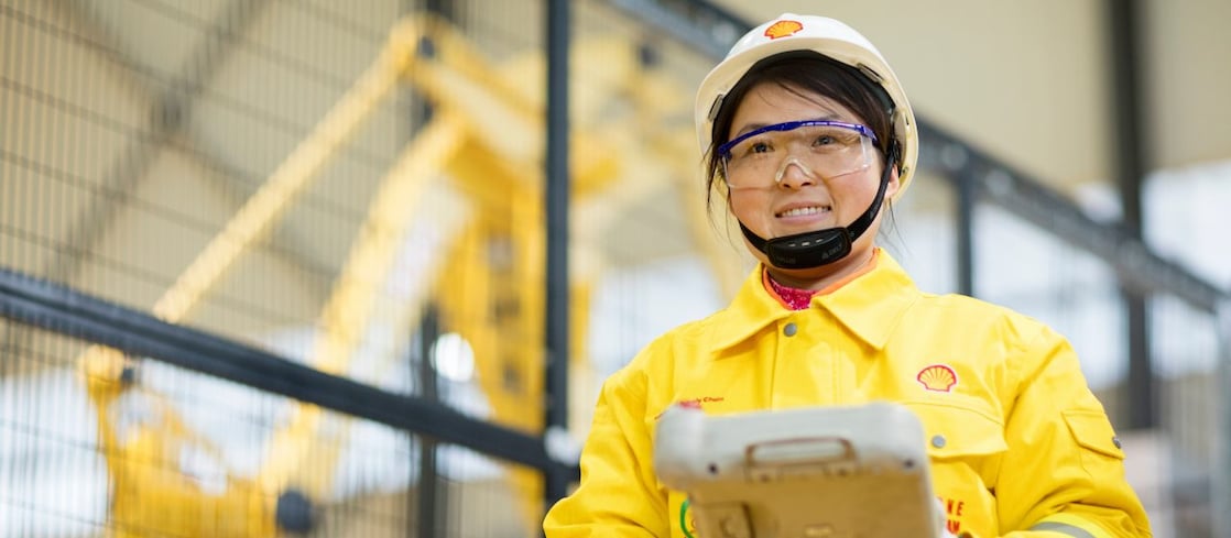 Shell expert performing service