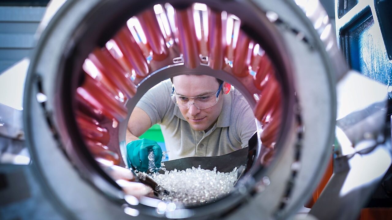 Critical Role of Hydraulic Oil