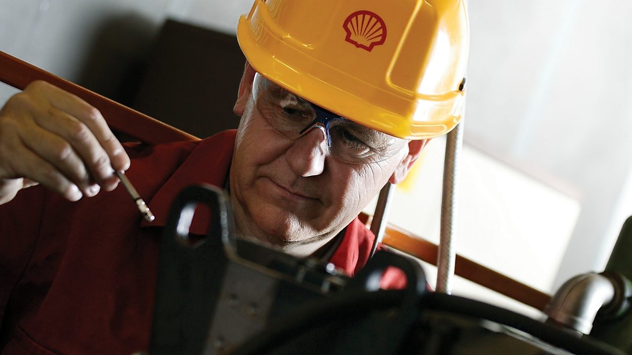 A Shell worker uses the Shell VideoCheck technology to assess the status of machinery, without dismantling it.