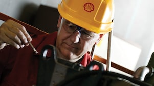 A Shell worker uses the Shell VideoCheck technology to assess the status of machinery, without dismantling it.