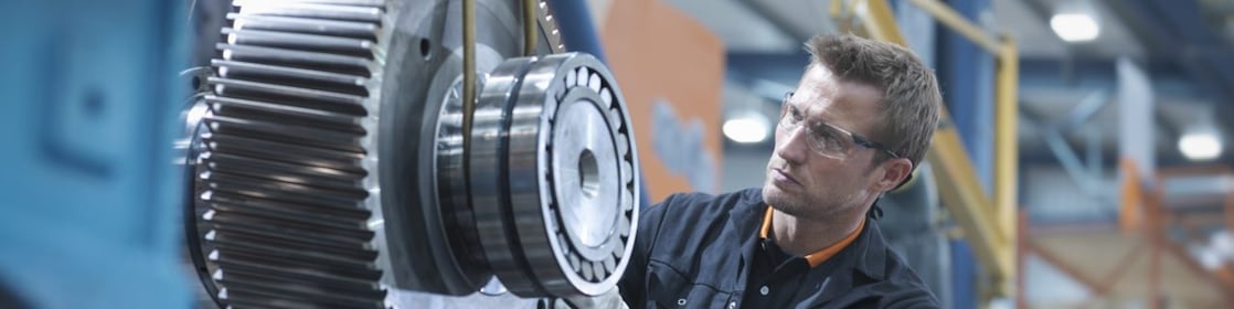 A Shell expert inspects and monitors a piece of machinery
