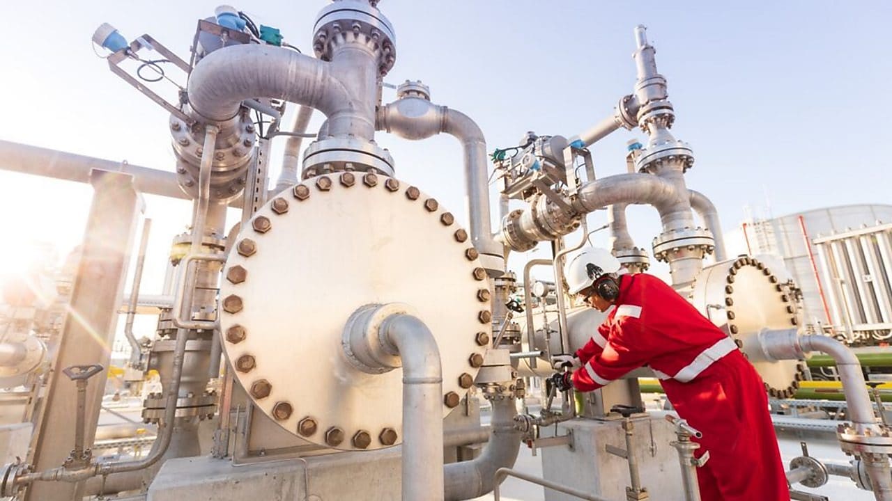 Shell plans to construct, own, and operate its first renewable compressed natural gas (R-CNG) fueling site in the US at Shell’s products distribution complex in Carson, California.  The R-CNG will come from Shell’s portfolio of anaerobic digestion projects, including Shell New Energies Junction City, Shell Downstream Galloway and Shell Downstream Bovarius. 