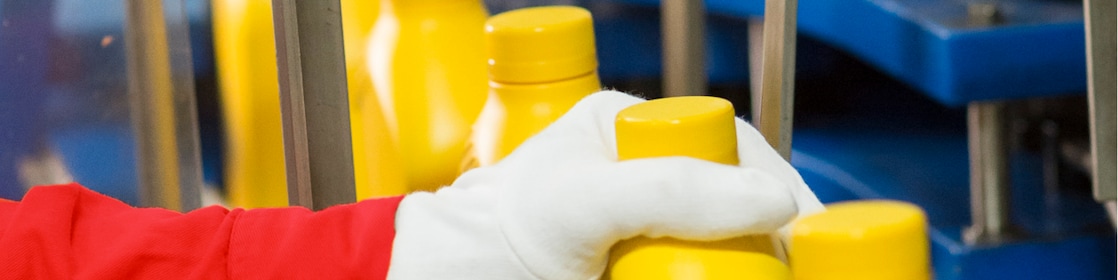 Factory Conveyor belt of plastic bottles
