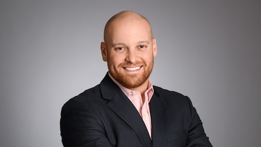 elliot carnevale headshot