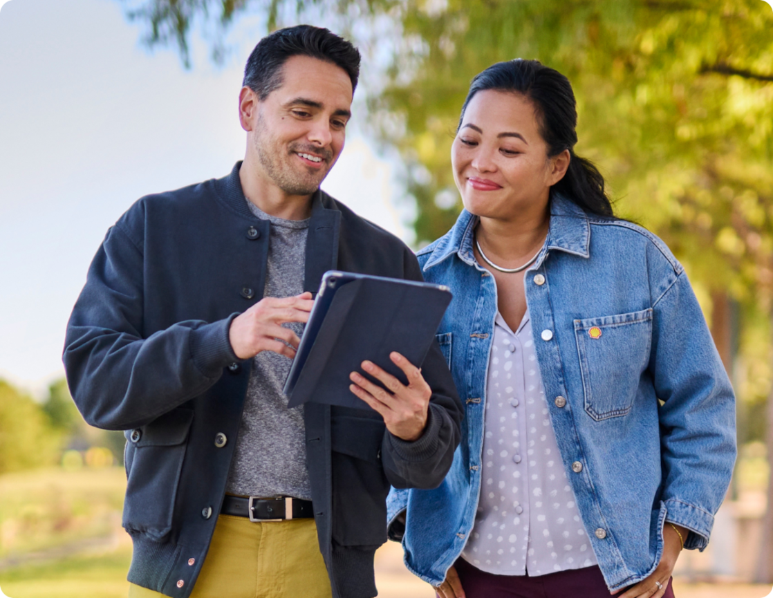 A man helps a woman with her Customer Hub app