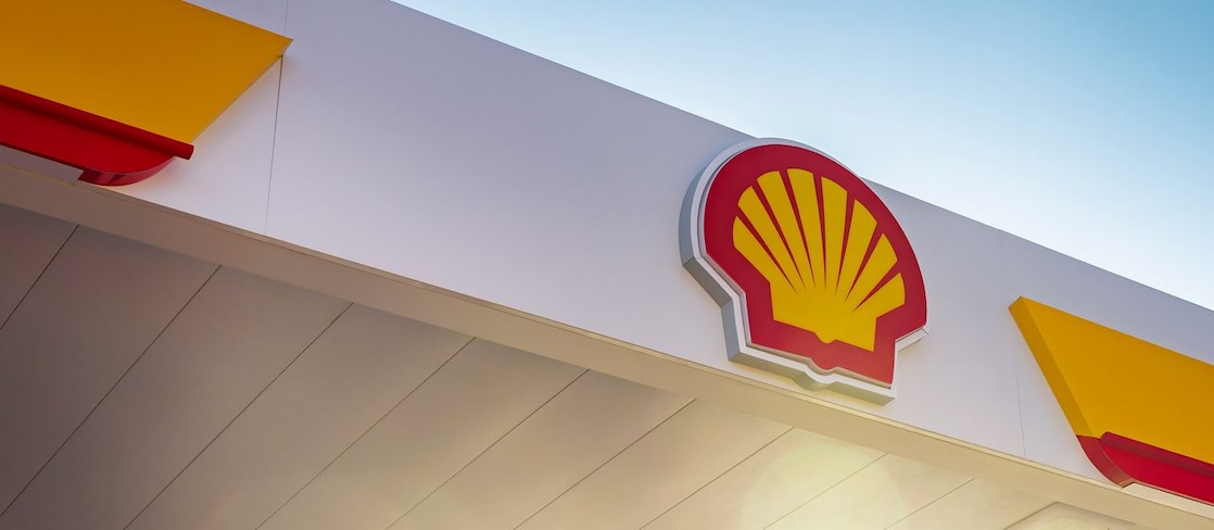 Shell gas station awning with pecten