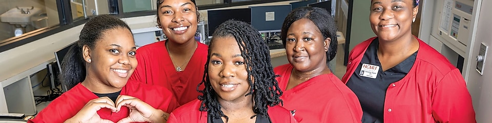 Caption: 2023 Shell LiveWIRE graduate Marsharae Cage (center) with her students at HEART Academy. Students from left to right are: (need to check order of names) Amber Sharp, Deniyah Robinson, Melanie Rowe and instructor Sharamee Skipper.